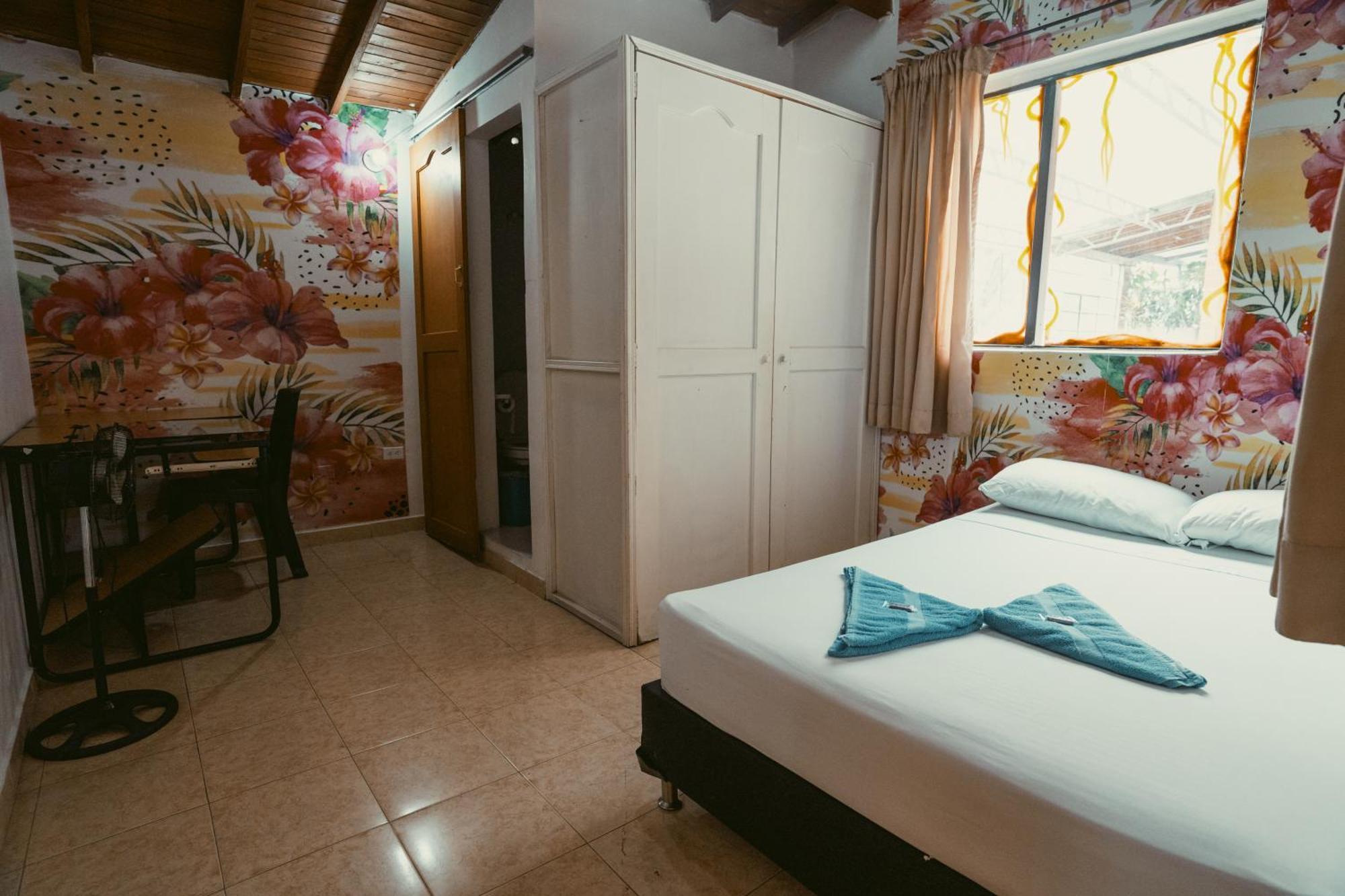 Hostal Pura Vida La 70 Medellín Extérieur photo