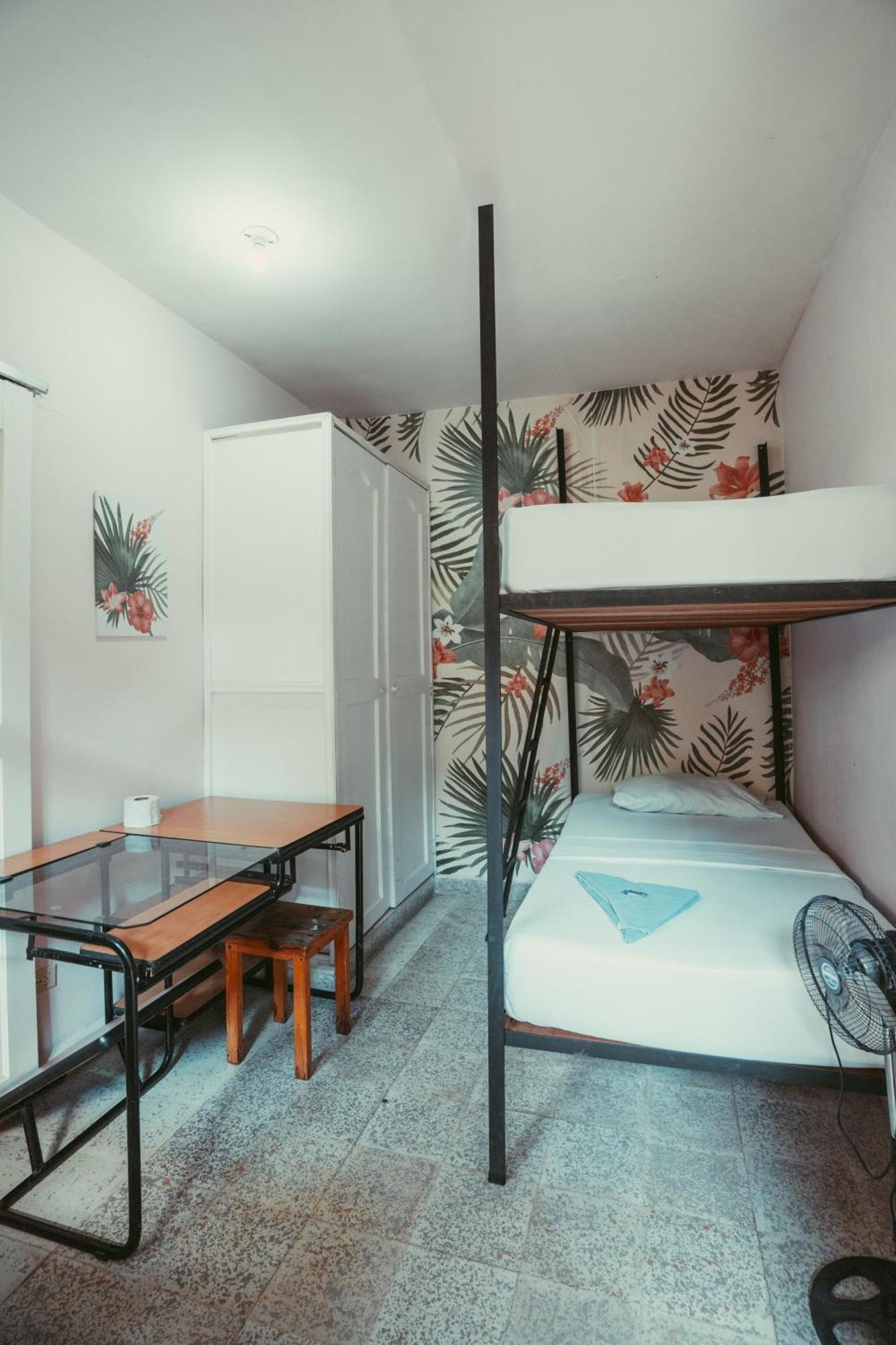 Hostal Pura Vida La 70 Medellín Extérieur photo
