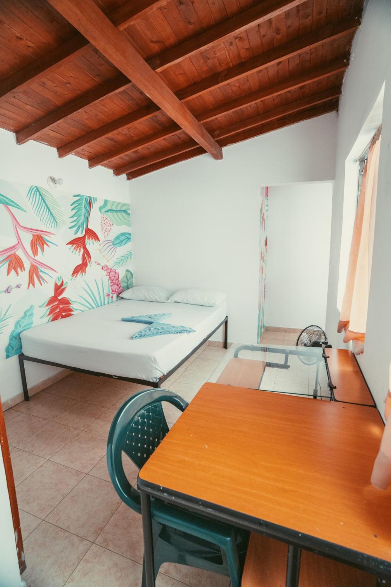 Hostal Pura Vida La 70 Medellín Extérieur photo