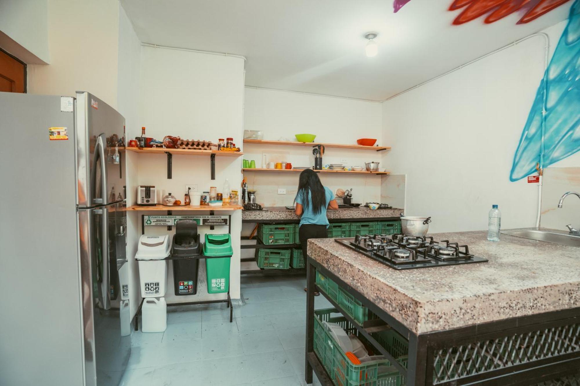 Hostal Pura Vida La 70 Medellín Extérieur photo